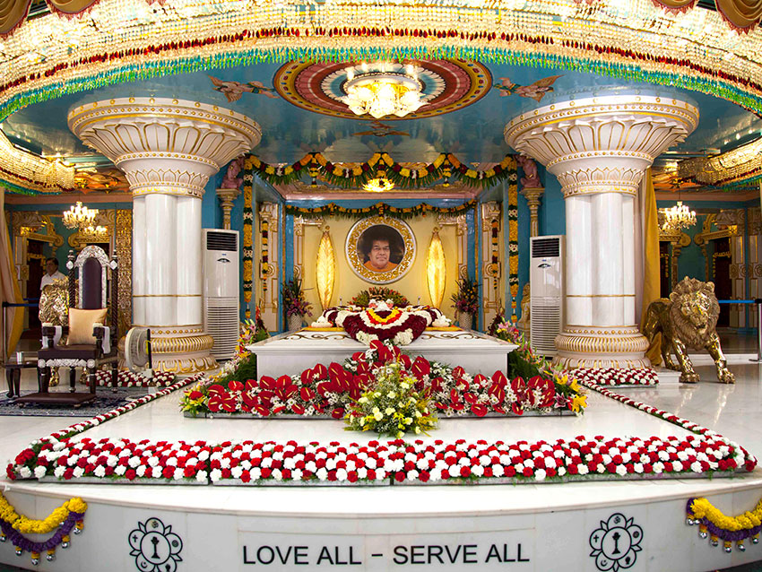 The Mahasamadhi hall dressed in flowers.
